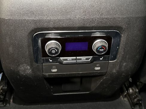 Used 2023 Chevrolet Suburban LT w/ Luxury Package image 10