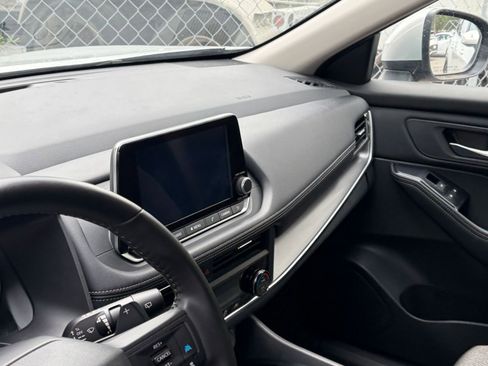 Used 2025 Nissan Rogue SV image 35