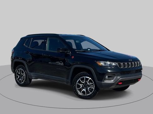 Certified 2024 Jeep Compass Trailhawk w/ Trailhawk Convenience Group AWD/4WD image 2