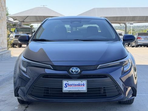 Used 2025 Toyota Corolla LE FWD image 7