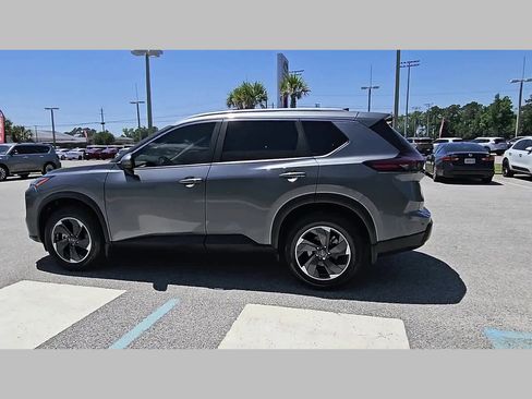 Used 2024 Nissan Rogue SV w/ SV Premium Package FWD image 26