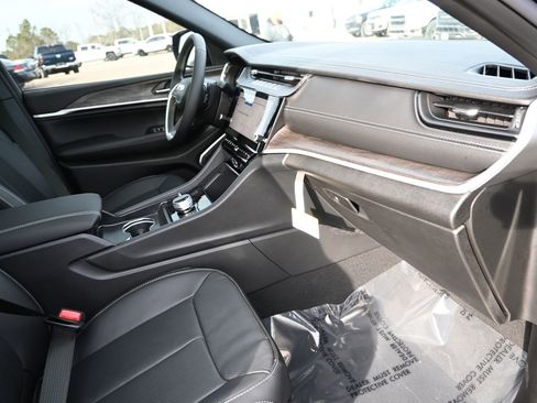 New 2026 Jeep Grand Cherokee Limited image 23