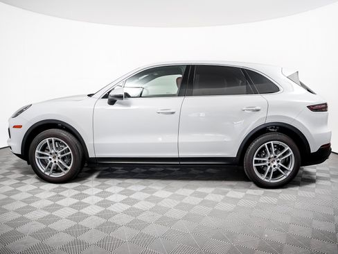 Certified 2023 Porsche Cayenne AWD/4WD image 2