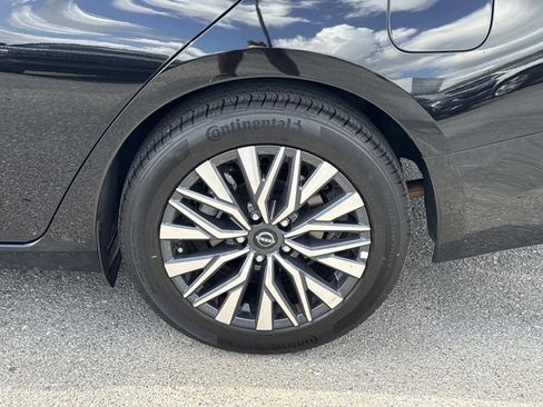 Used 2025 Nissan Altima 2.5 SV FWD image 4