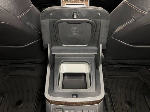 Used 2025 Toyota Sienna Platinum image 27