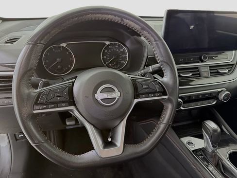 Used 2024 Nissan Altima 2.5 SR w/ SR Premium Package AWD/4WD image 15