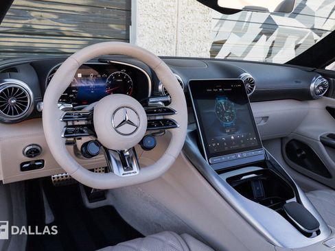 Used 2025 Mercedes-Benz SL 55 AMG 4MATIC image 25