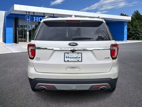 Used 2017 Ford Explorer XLT w/ Equipment Group 202A AWD/4WD image 23