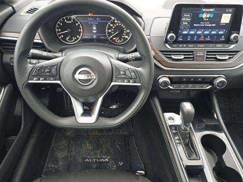 Used 2023 Nissan Altima 2.5 SV image 11