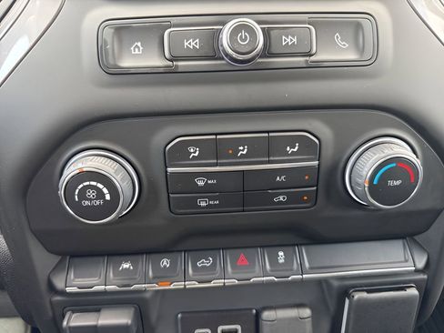 Used 2024 Chevrolet Silverado 1500 Custom image 17