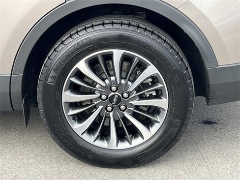 Used 2021 Lincoln Nautilus AWD w/ Equipment Group 101A image 13