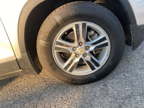 Used 2019 Chevrolet Trax LT w/ LT Convenience Package FWD image 6