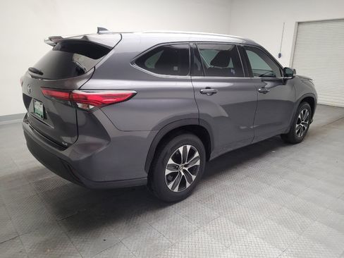 Used 2020 Toyota Highlander XLE FWD image 9
