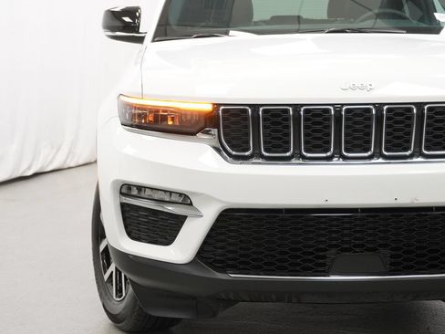 Certified 2025 Jeep Grand Cherokee Limited AWD/4WD image 6