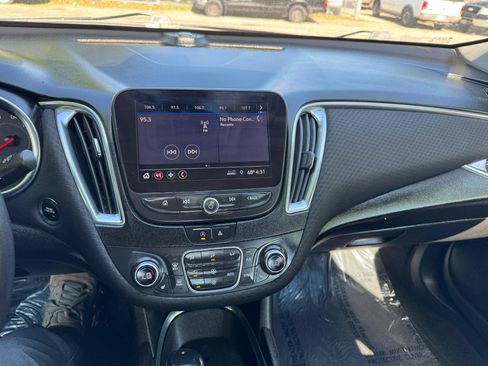 Used 2020 Chevrolet Malibu LT FWD image 12