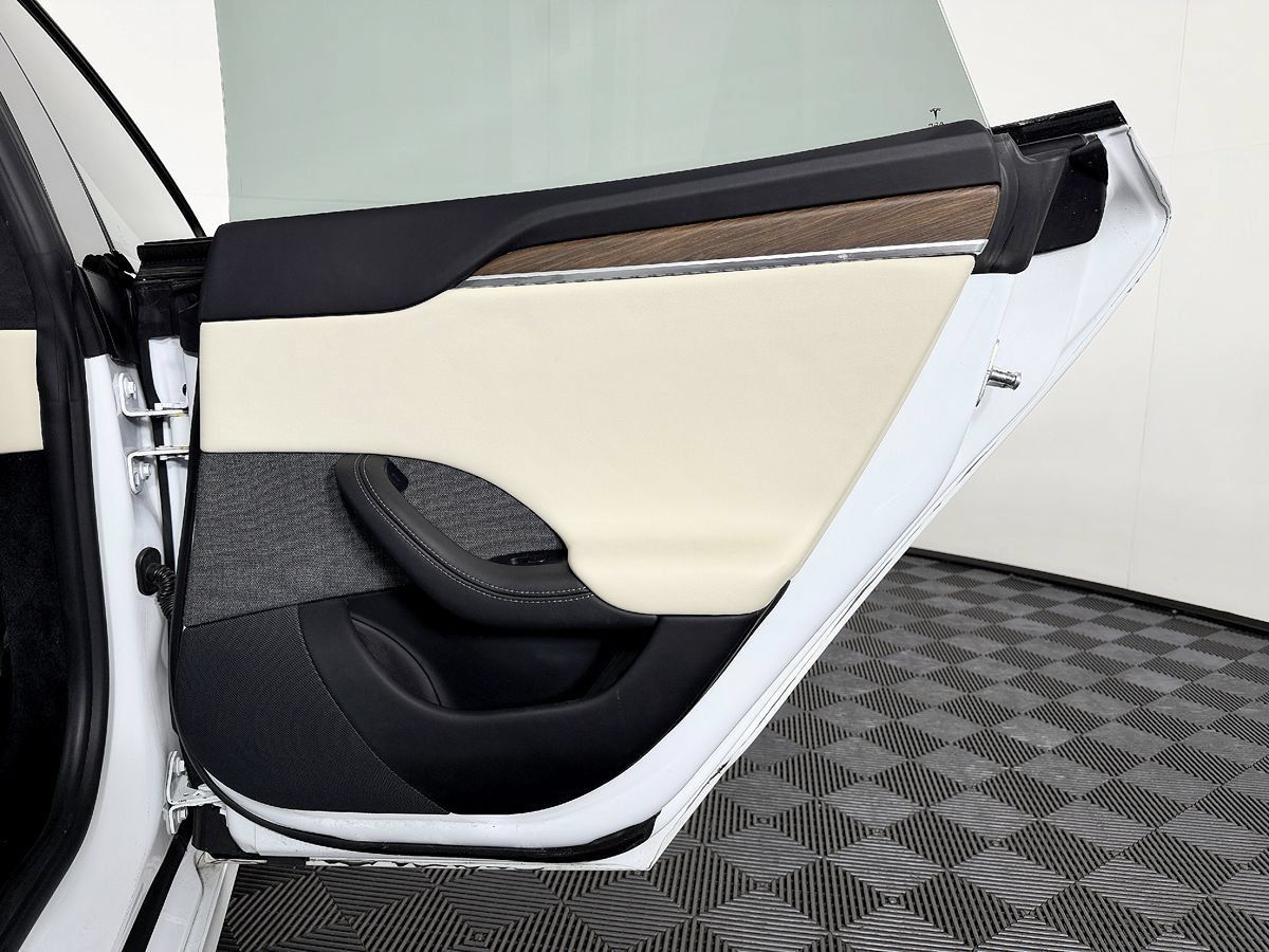 Used 2022 Tesla Model S AWD/4WD image 41