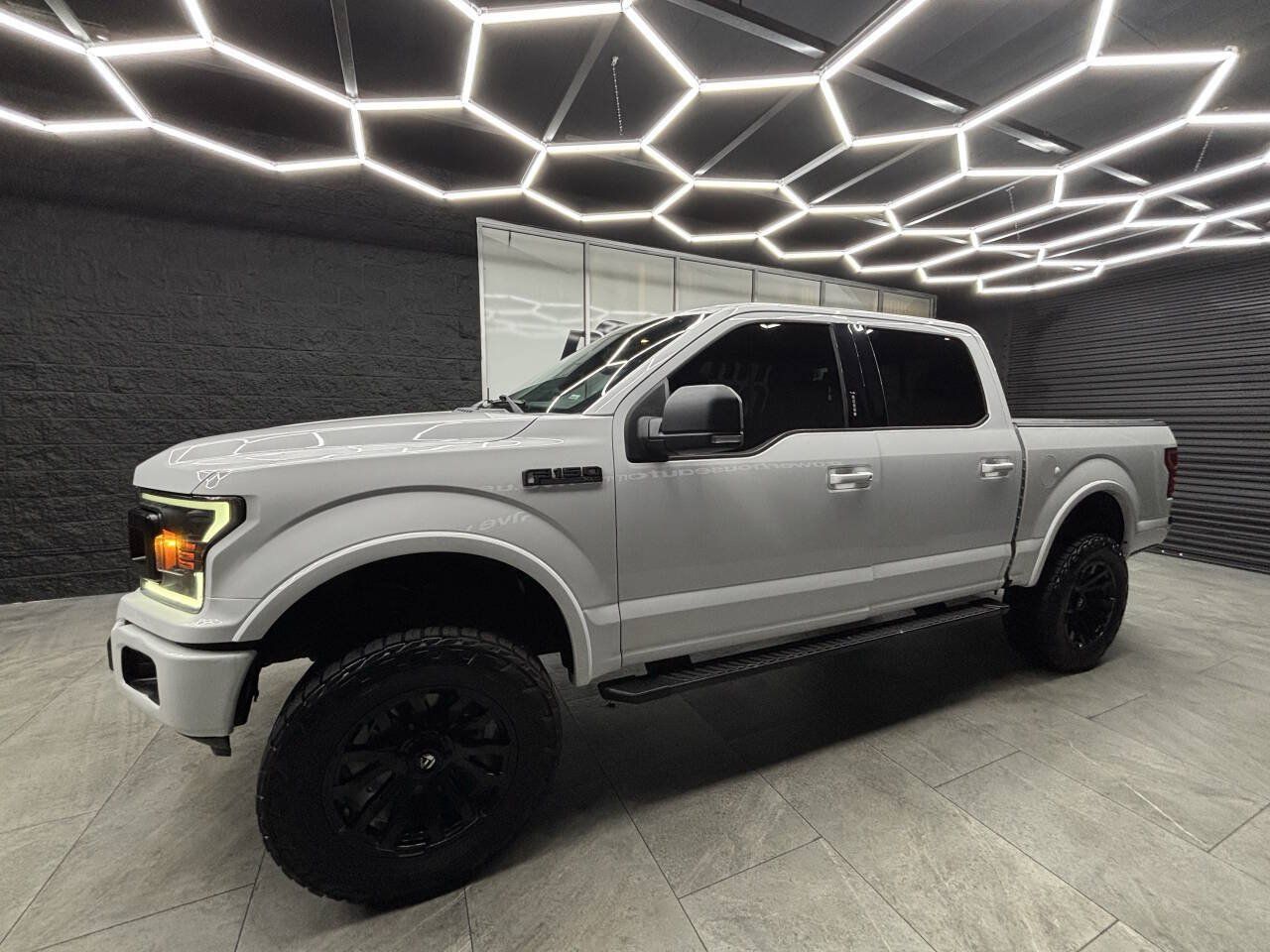 Used 2018 Ford F150 XLT w/ Equipment Group 302A Luxury RWD image 6