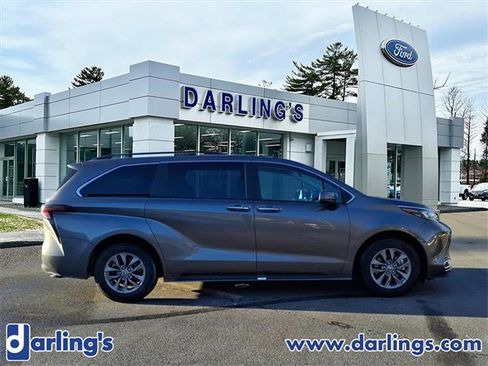 Used 2024 Toyota Sienna XLE image 3