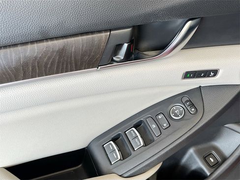 Used 2019 Honda Accord EX-L image 18