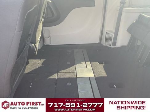Used 2017 Dodge Grand Caravan SE FWD image 8