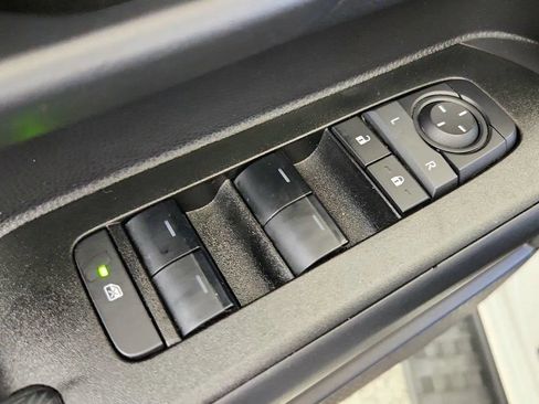 Used 2025 Toyota 4Runner SR5 AWD/4WD image 23
