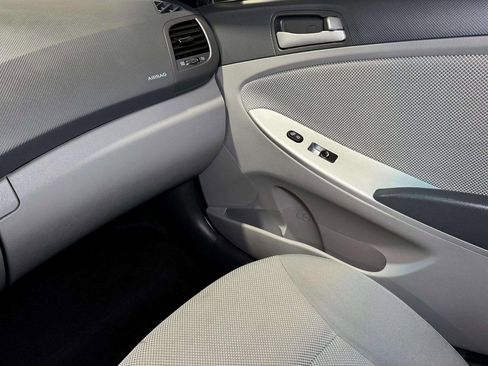 Used 2013 Hyundai Accent GLS image 15