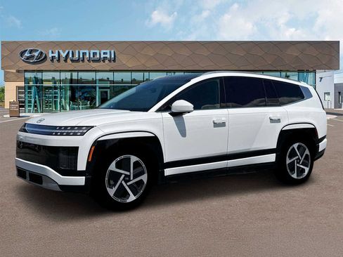 New 2026 Hyundai Ioniq 9 Limited w/ Tow & Go Package AWD/4WD image 2