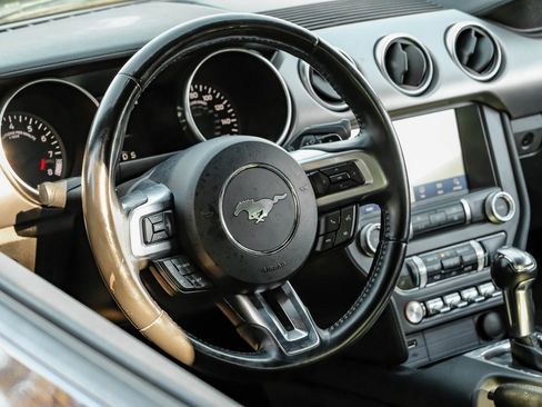 Used 2019 Ford Mustang GT Premium image 12