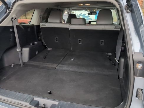 Used 2023 Toyota Highlander XLE image 11