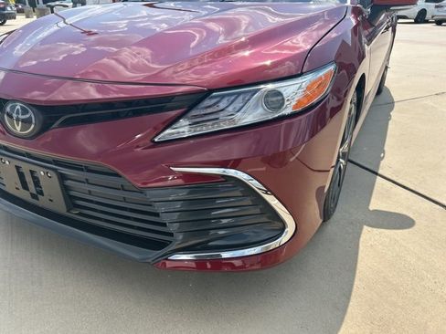 Used 2021 Toyota Camry XLE image 4