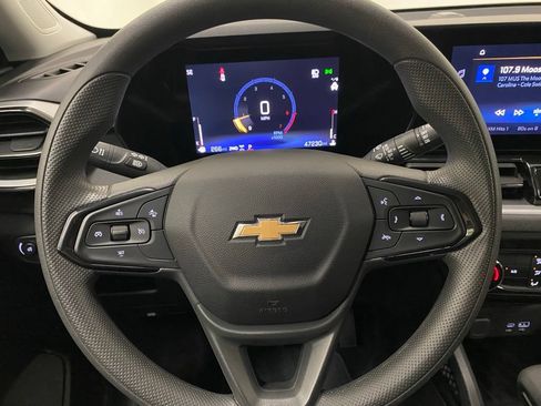 Used 2025 Chevrolet TrailBlazer LT AWD/4WD image 22