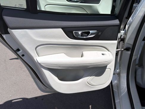 Used 2020 Volvo S60 T5 Momentum image 12