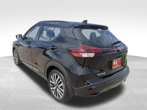 Used 2023 Nissan Kicks SR w/ SR Premium Package FWD image 7
