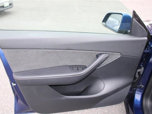 Used 2022 Tesla Model Y Long Range image 11