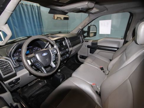 Used 2019 Ford F550 4x4 Regular Cab Super Duty image 2