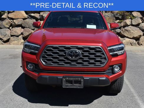 Used 2020 Toyota Tacoma TRD Off-Road w/ TRD Premium Off Road Package AWD/4WD image 3