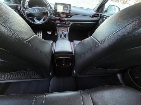 Used 2018 Hyundai Elantra GT Sport w/ Sport Tech Package 04 image 21