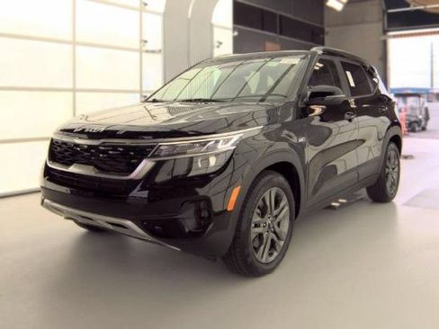 Used 2023 Kia Seltos S w/ Navigation Package AWD/4WD image 4