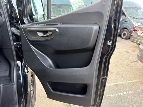 Used 2024 Mercedes-Benz Sprinter 2500 image 34