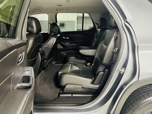 Used 2021 Chevrolet Traverse LT image 25