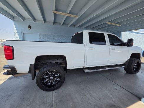 Used 2015 Chevrolet Silverado 2500 LT AWD/4WD image 2