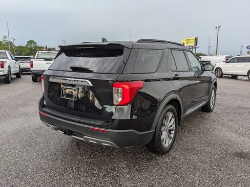 Certified 2021 Ford Explorer XLT w/ Equipment Group 202A RWD image 4