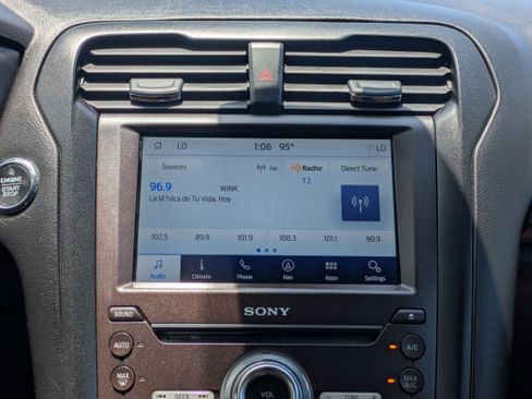 Used 2019 Ford Fusion Energi Titanium FWD image 17