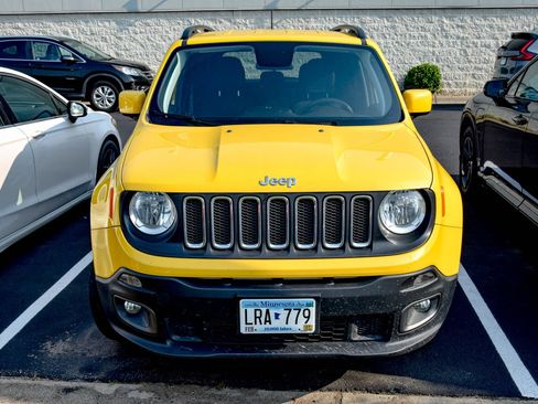 Used 2018 Jeep Renegade Latitude AWD/4WD image 2