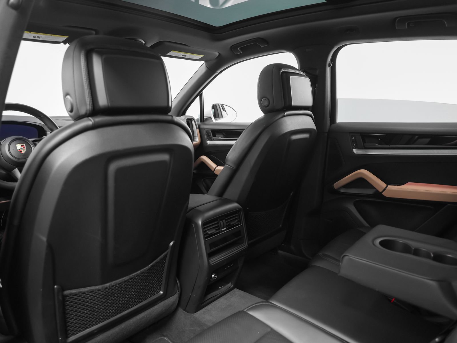 Certified 2024 Porsche Cayenne AWD/4WD image 36