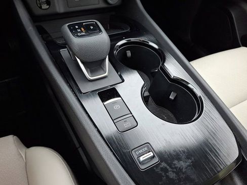 Used 2024 Nissan Rogue SV w/ SV Premium Package image 19