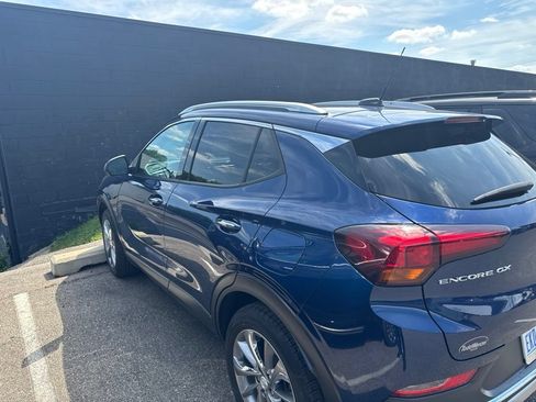 Used 2023 Buick Encore GX Essence w/ Experience Buick Package FWD image 5
