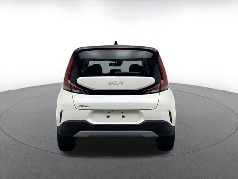 Used 2025 Kia Soul LX w/ LX Technology Package FWD image 8
