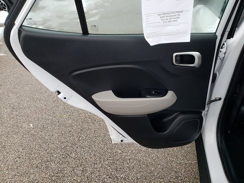 Used 2020 Hyundai Venue SEL w/ Convenience + Premium Package image 12