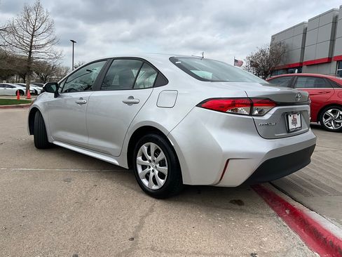 Used 2025 Toyota Corolla LE image 8